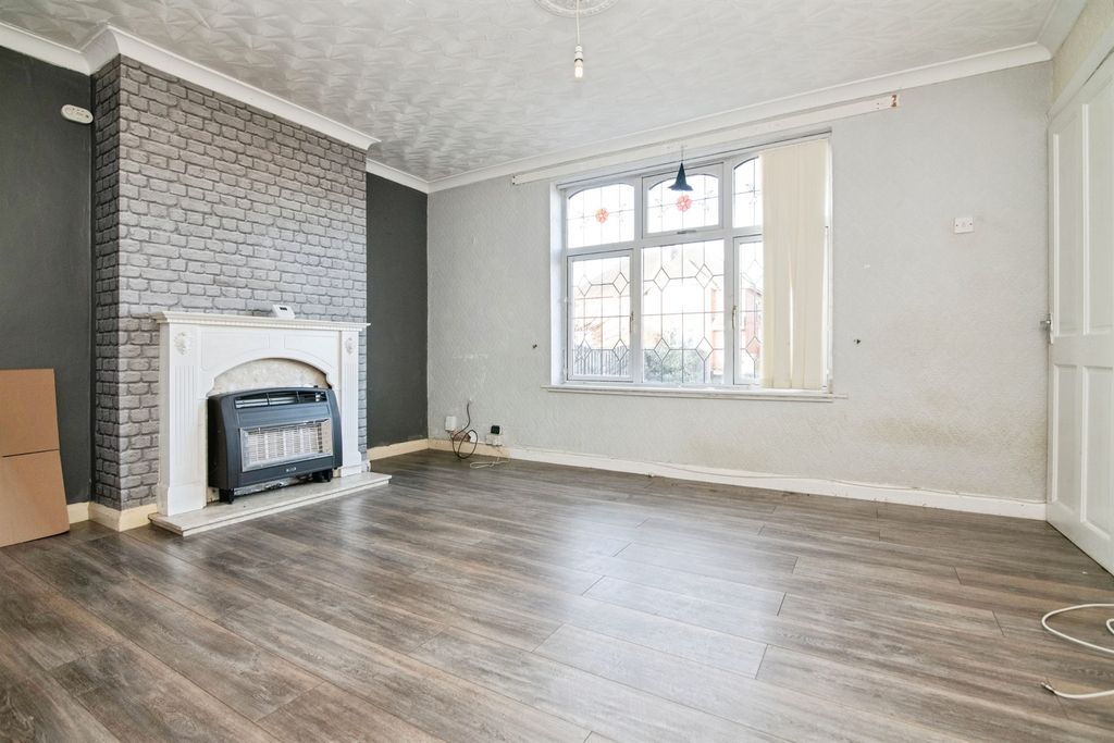 Property photo 2 of 17