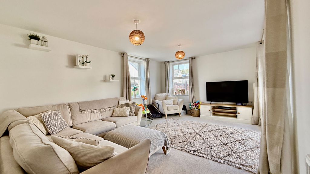 Property photo 3 of 20