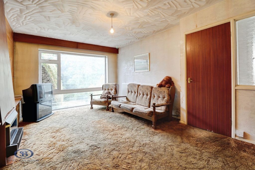 Property photo 3 of 17 Pbox-Img.Jpg