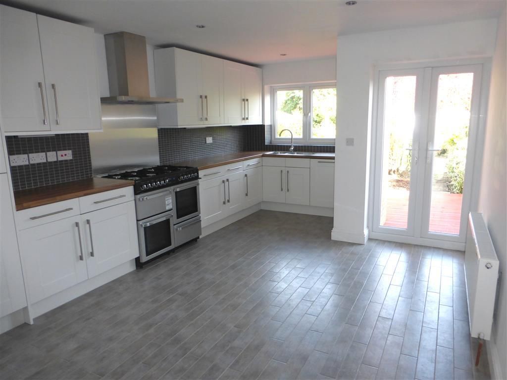 Property photo 2 of 14 Kitchen