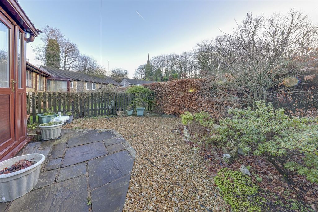 Property photo 2 of 15 Front Garden