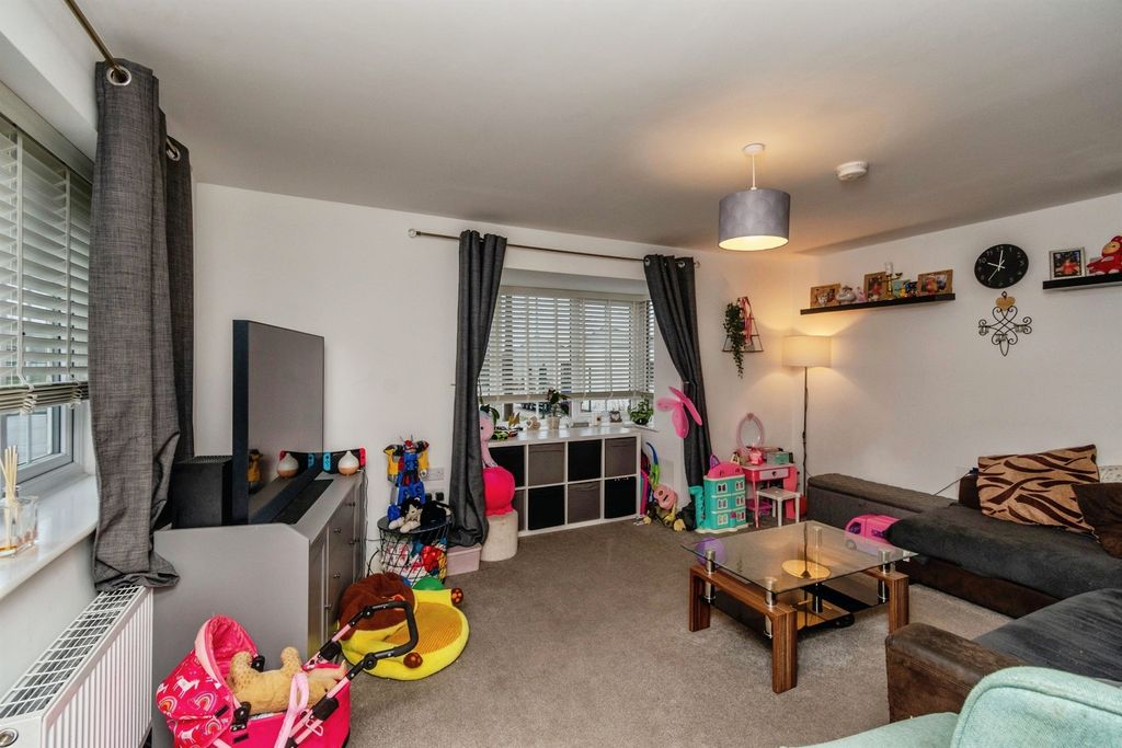 Property photo 3 of 19