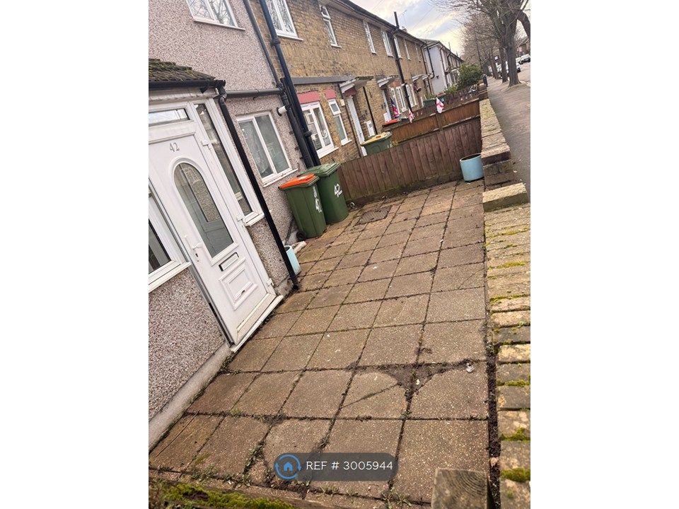 Property photo 3 of 35