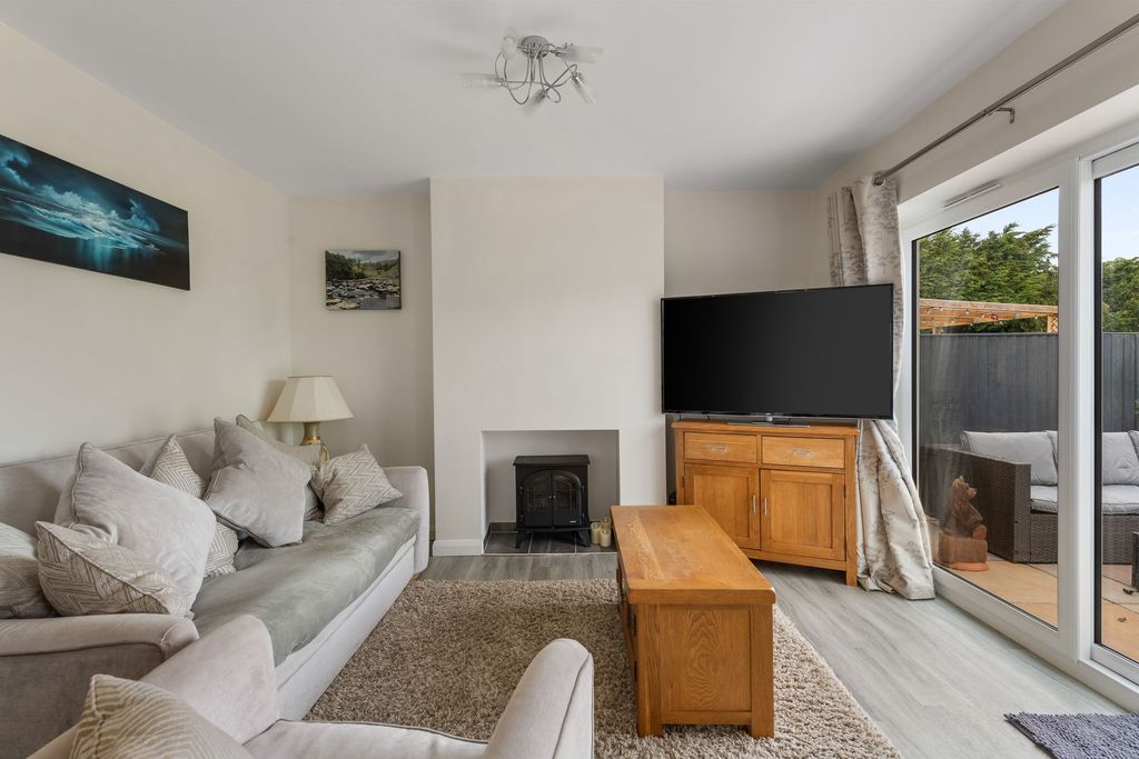 Property photo 3 of 27