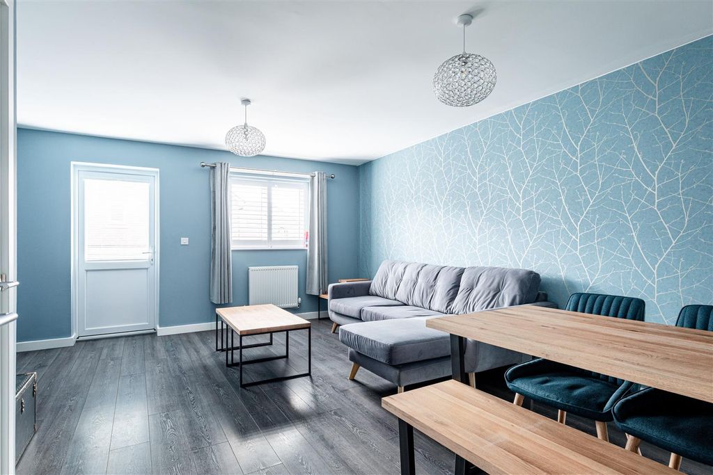 Property photo 2 of 12 3 Bellingham Place-11.Jpg