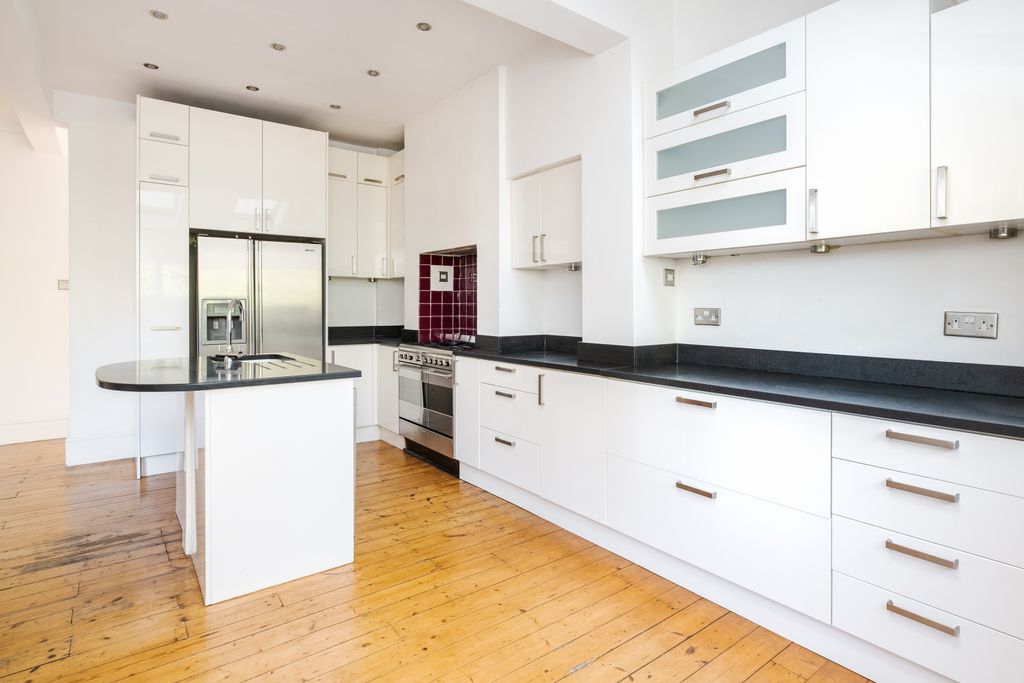 Property photo 3 of 23