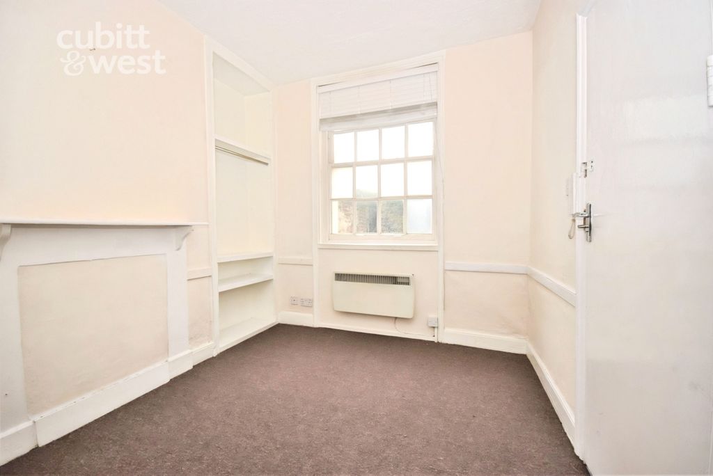 Property photo 2 of 6 Studio