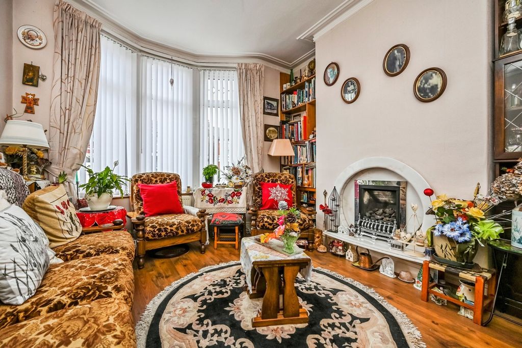 Property photo 3 of 15 Photo