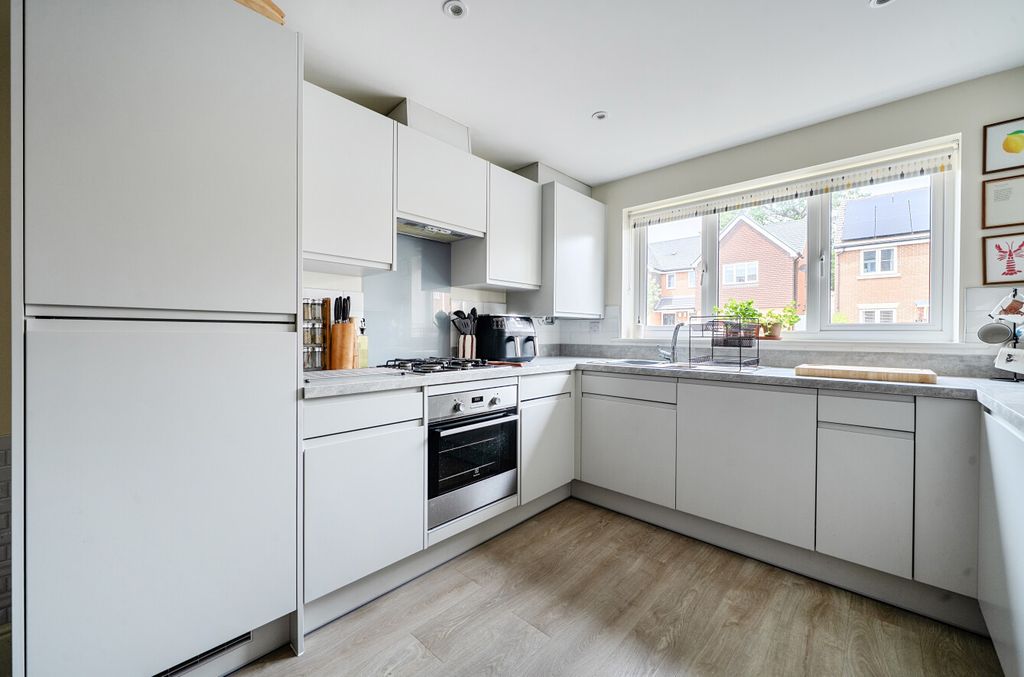 Property photo 2 of 22 1476918-25-6A3000...