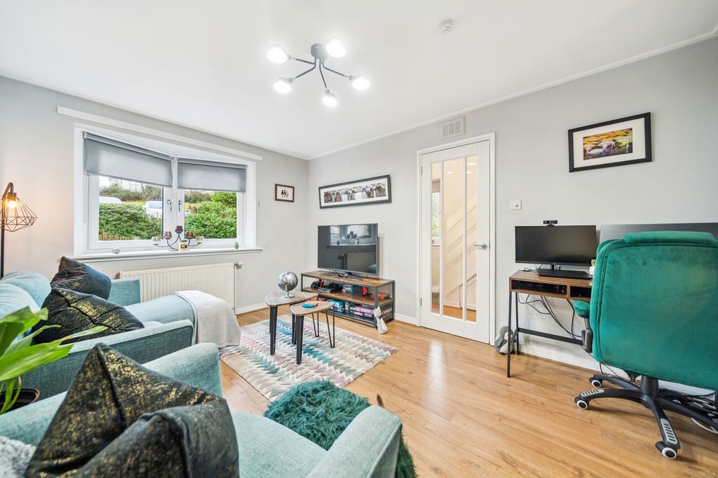 Property photo 2 of 21