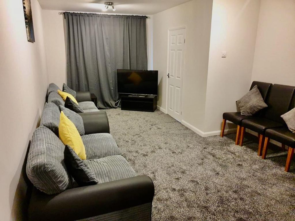 Property photo 1 of 8 Lounge