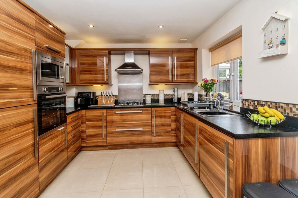 Property photo 2 of 21 Pbox-Img.Jpg