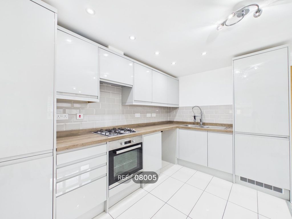 Property photo 3 of 13 Kitchen / Living Area