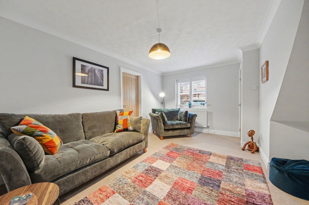 Property photo 3 of 16 Lounge