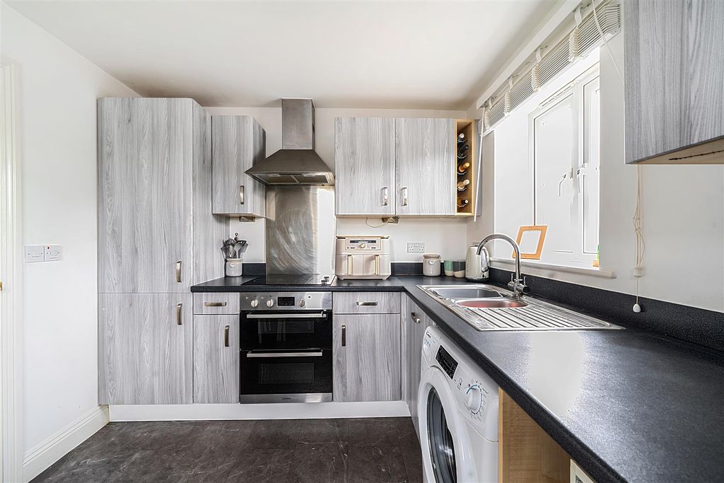 Property photo 3 of 13 Kitchen