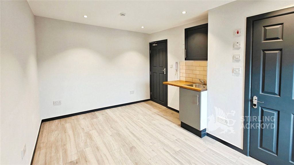 Property photo 3 of 4 Bedroom 4