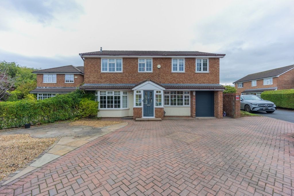 Property photo 1 of 32