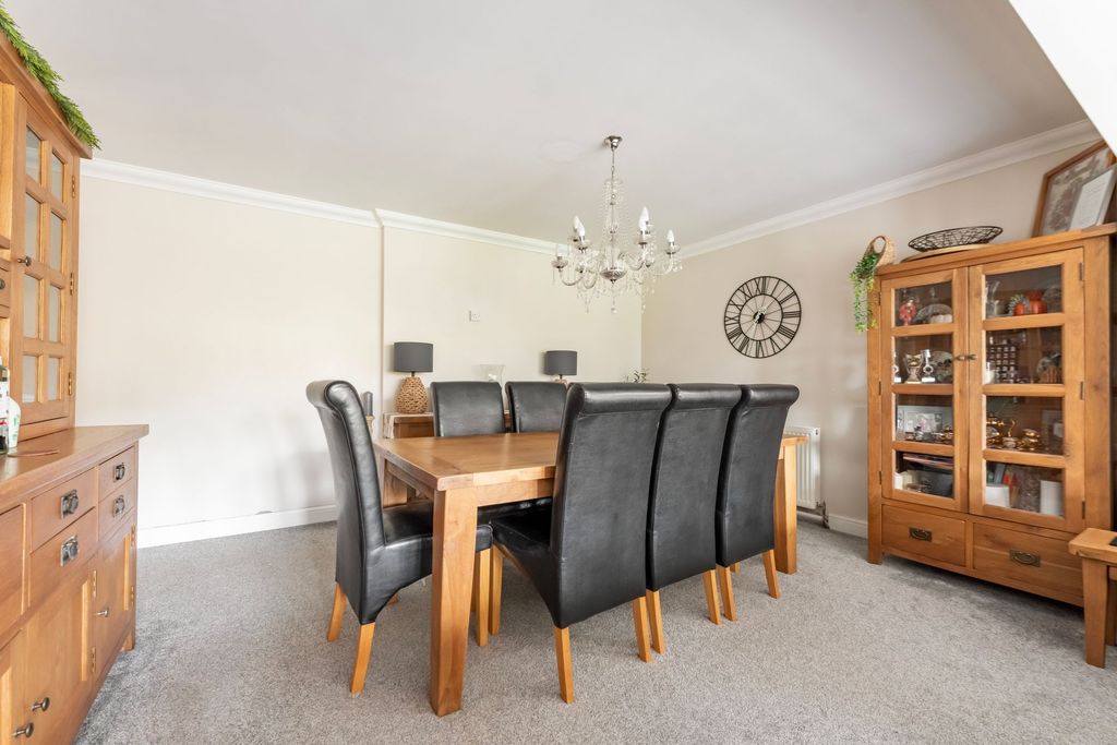 Property photo 2 of 28