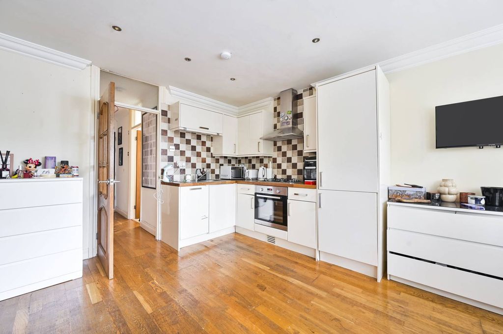 Property photo 3 of 8