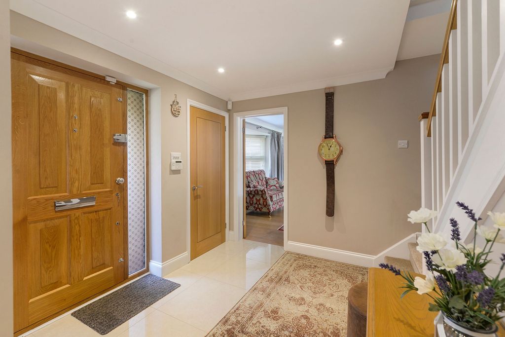 Property photo 3 of 36