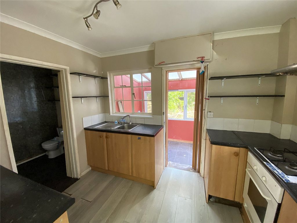 Property photo 3 of 9 Kitchen