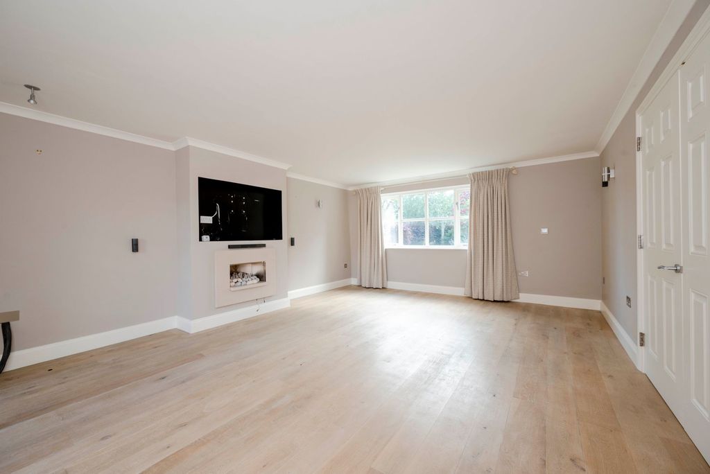 Property photo 3 of 10 Living Room