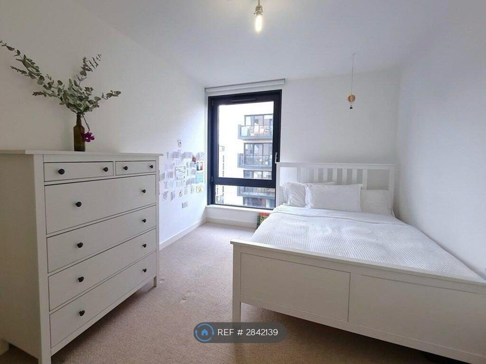 Property photo 1 of 9 Ensuite Room