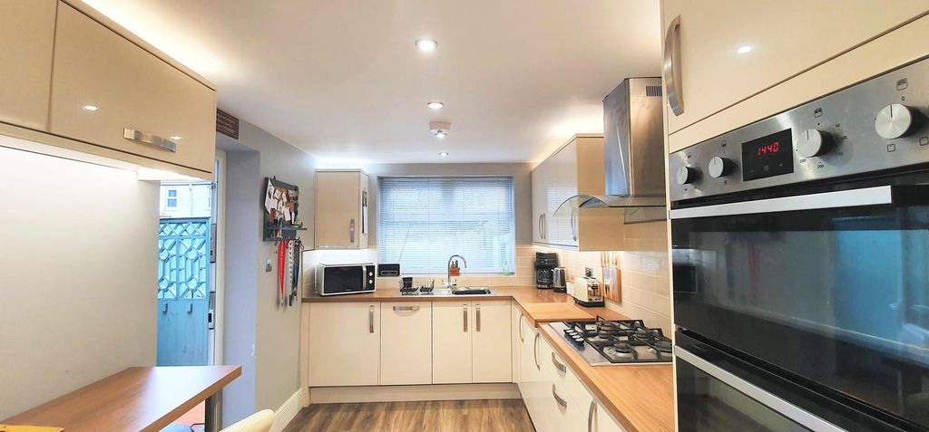 Property photo 3 of 9 2x.Jpg