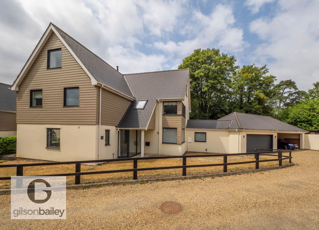 Property photo 1 of 32