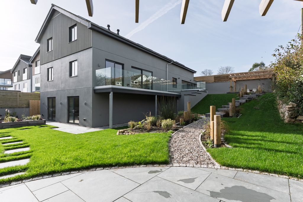 Property photo 1 of 51