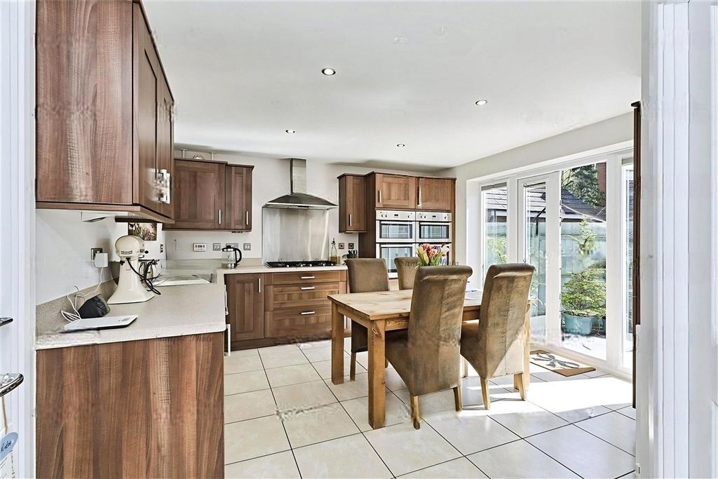 Property photo 3 of 27 Kitchen