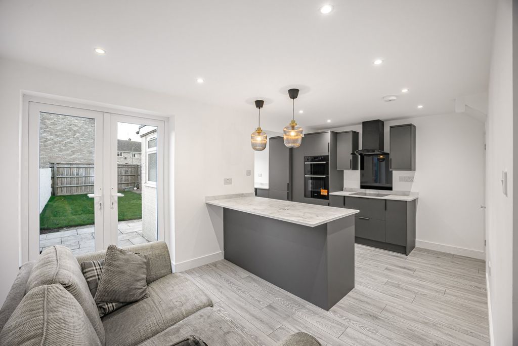 Property photo 1 of 17 Kitchen/Dining Room