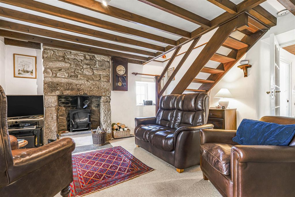 Property photo 3 of 33 Sitting Room