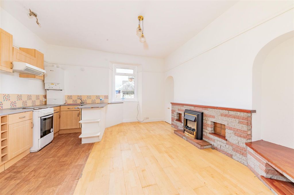 Property photo 2 of 10 22 Yeaman Street Forfar-4.Jpg