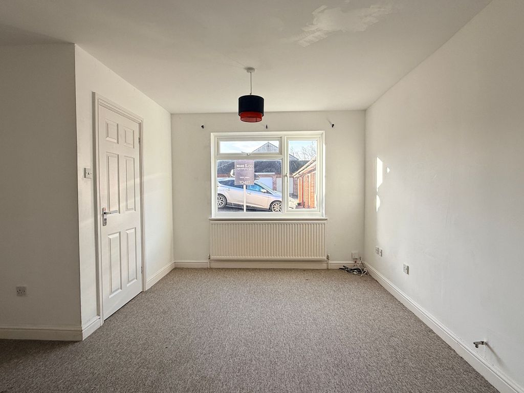 Property photo 3 of 19 Living Room