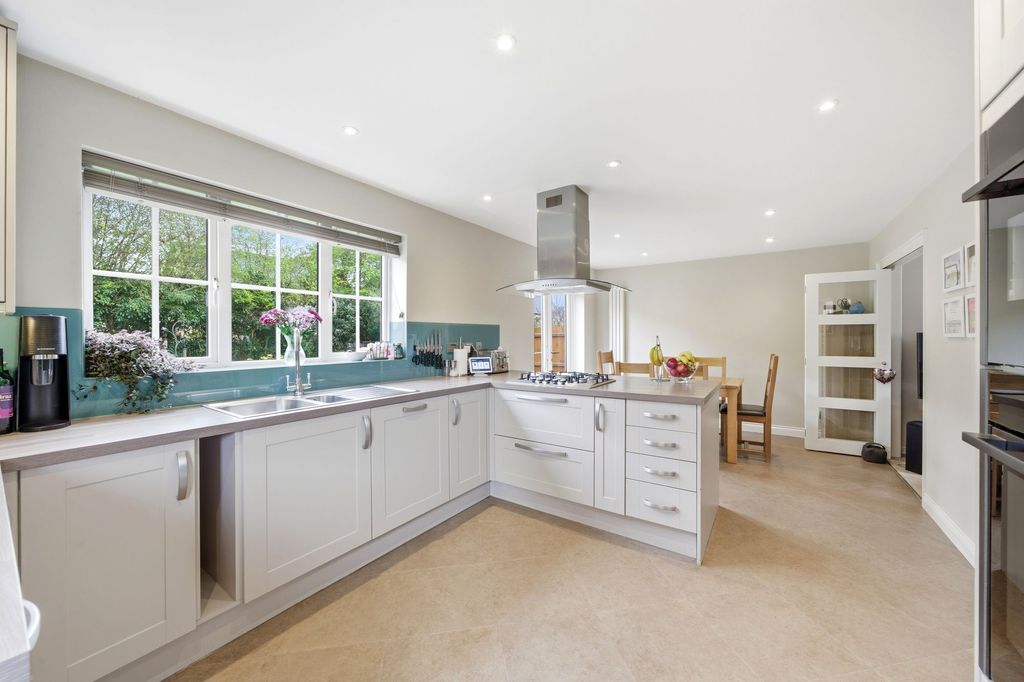 Property photo 2 of 20