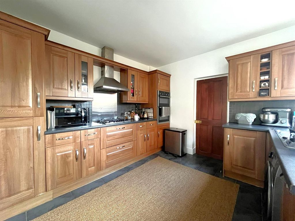 Property photo 3 of 12 Kitchen.Jpeg