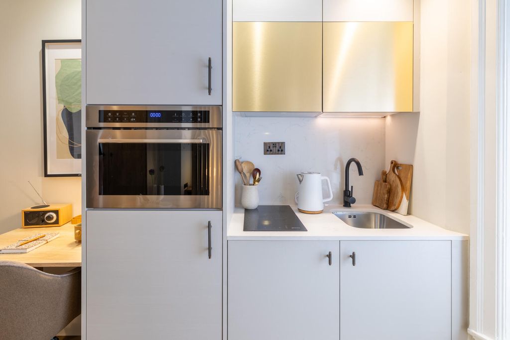 Property photo 3 of 5 Kitchen