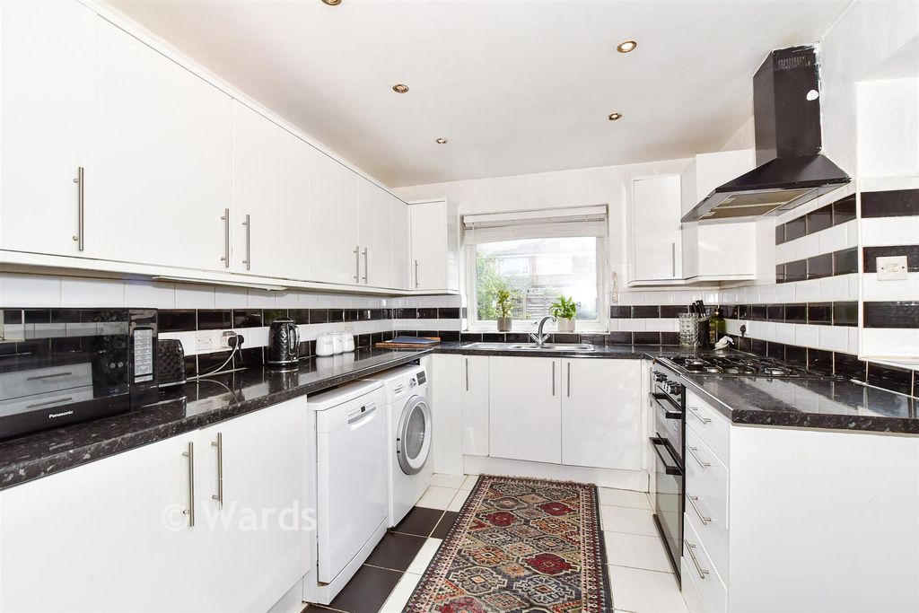 Property photo 2 of 16 Kitchen/ Breakfast Room