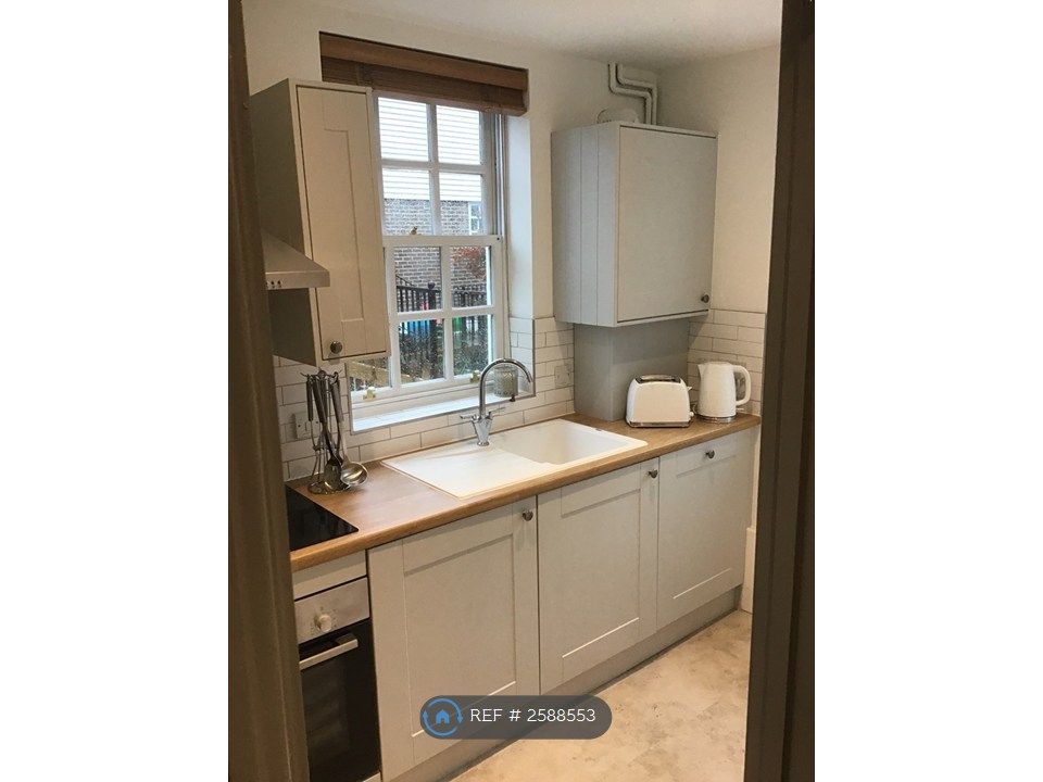 Property photo 3 of 28 Kitchen