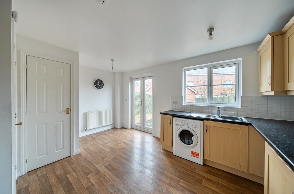 Property photo 3 of 16 1418811-11-69984ba658A97