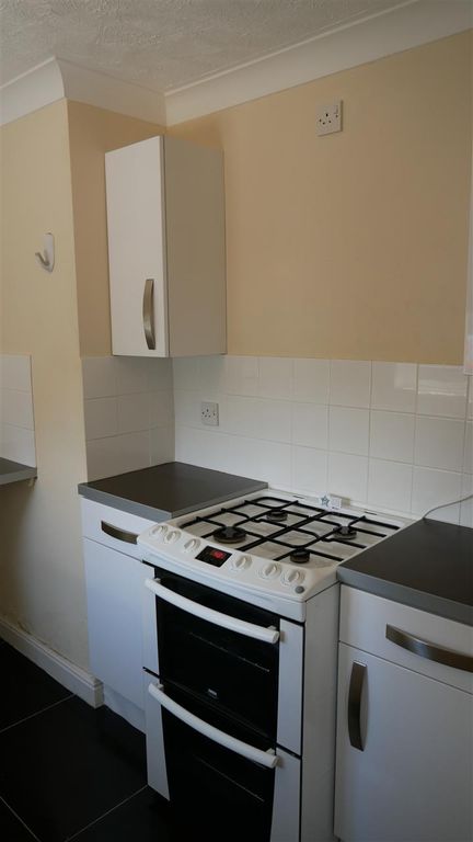 Property photo 3 of 6 Kitchen