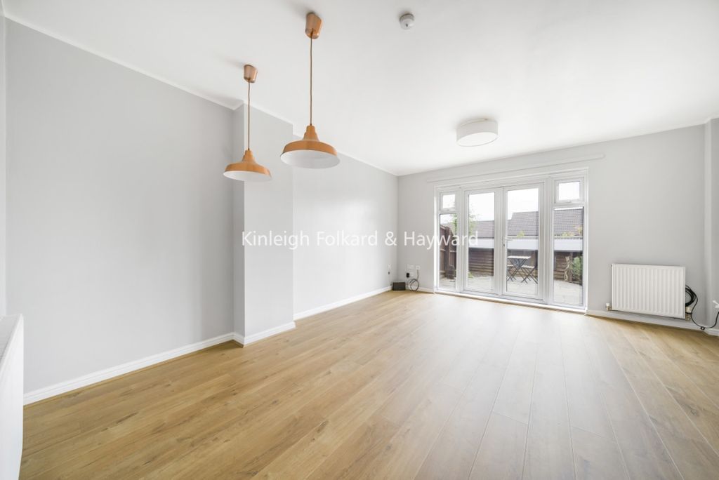 Property photo 2 of 13 518F3A73-E0F9-492d-8