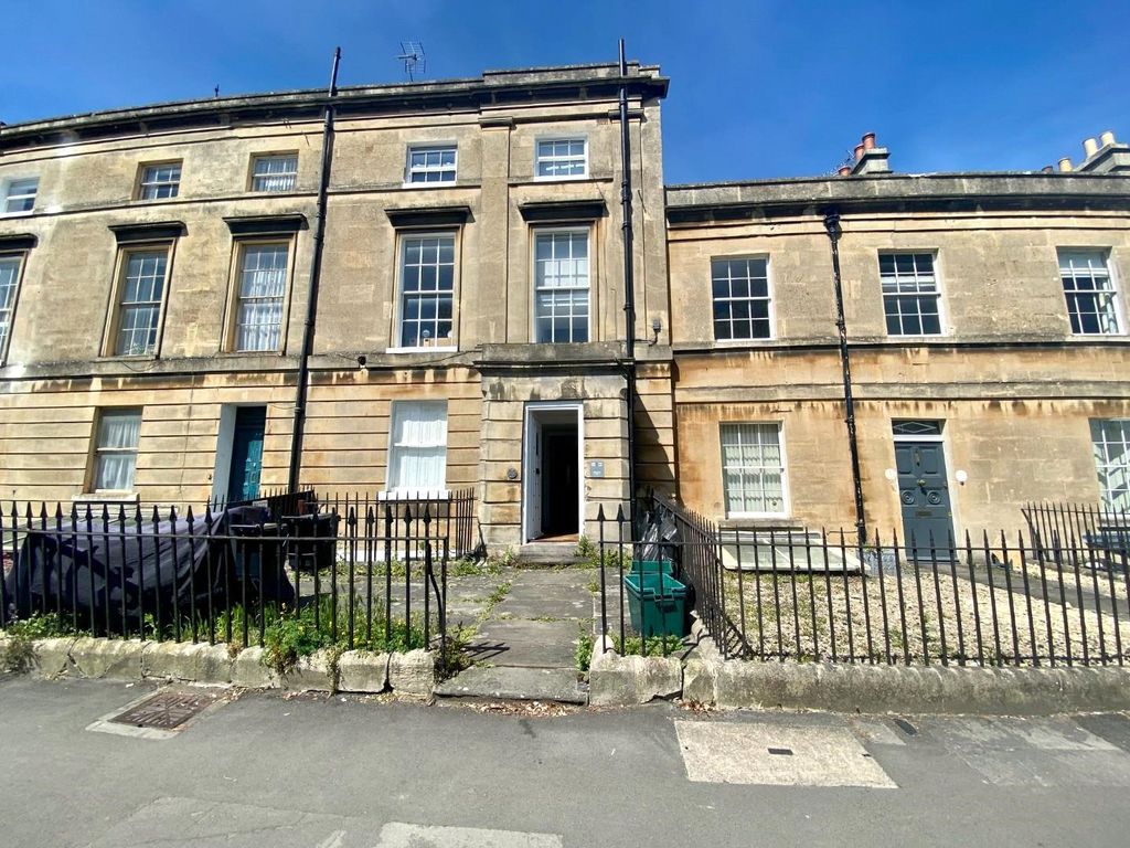 Property photo 1 of 10 Front