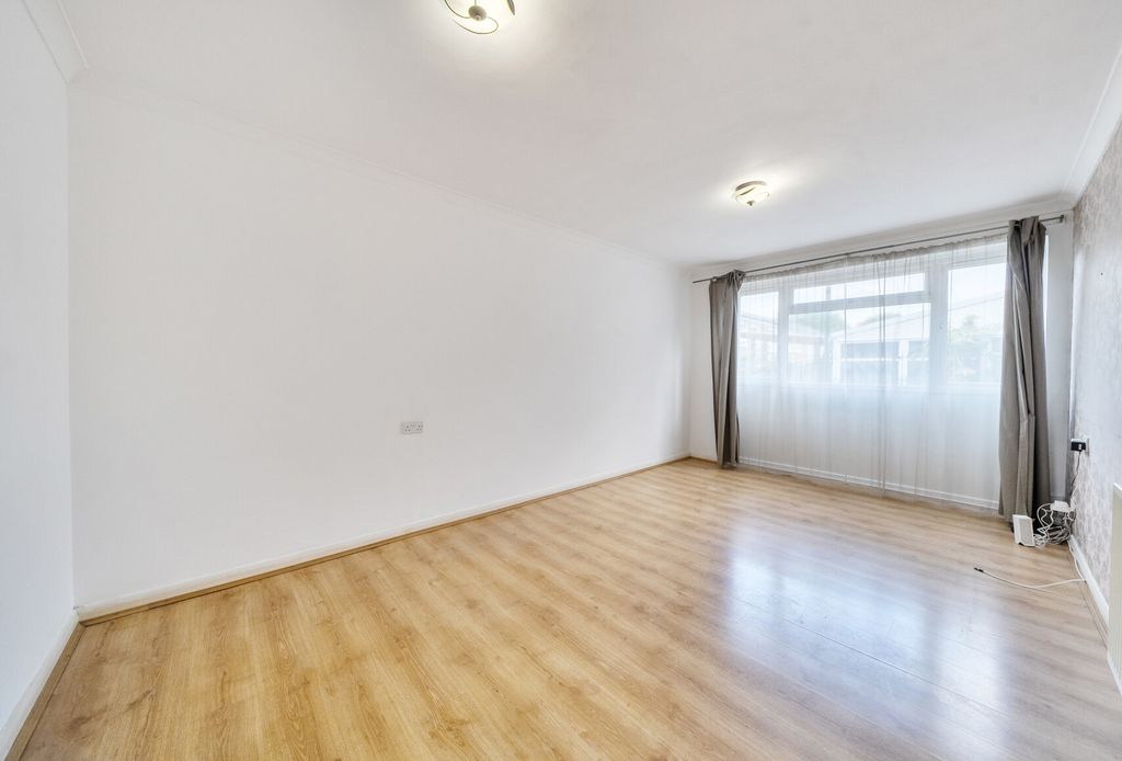 Property photo 3 of 9 1494583-9-6A57c36...
