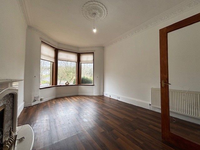 Property photo 2 of 8 Lounge