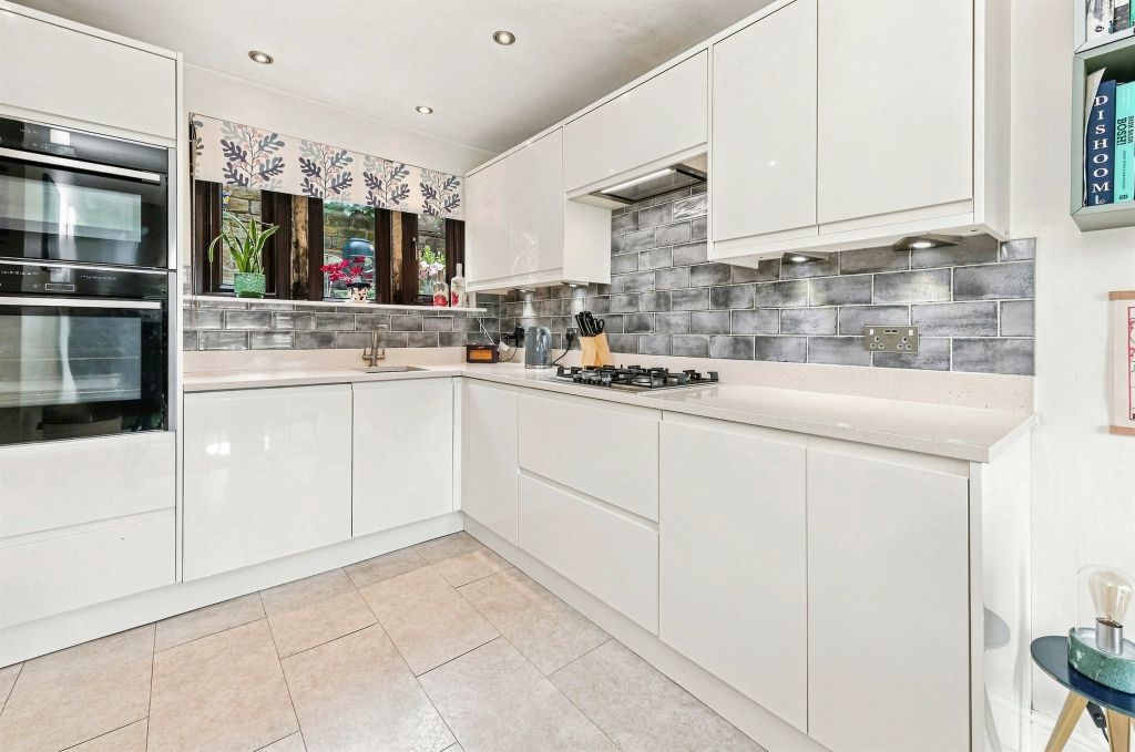 Property photo 2 of 25