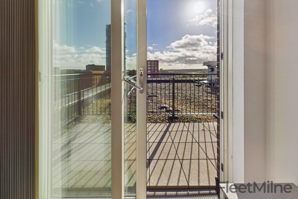 Property photo 2 of 23 Terrace