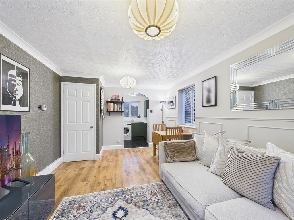 Property photo 3 of 9 Cam02435G0-Pr0079-Still014.Jpg