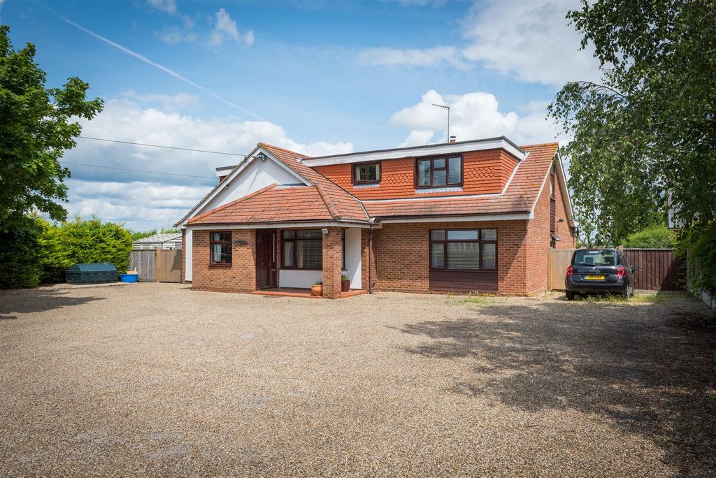 Property photo 2 of 31 Oak_77.Jpg
